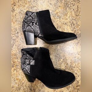 Vionic Naomi Black Suede Snake-Print Almond Toe Comfort Ankle Boots Sz 9